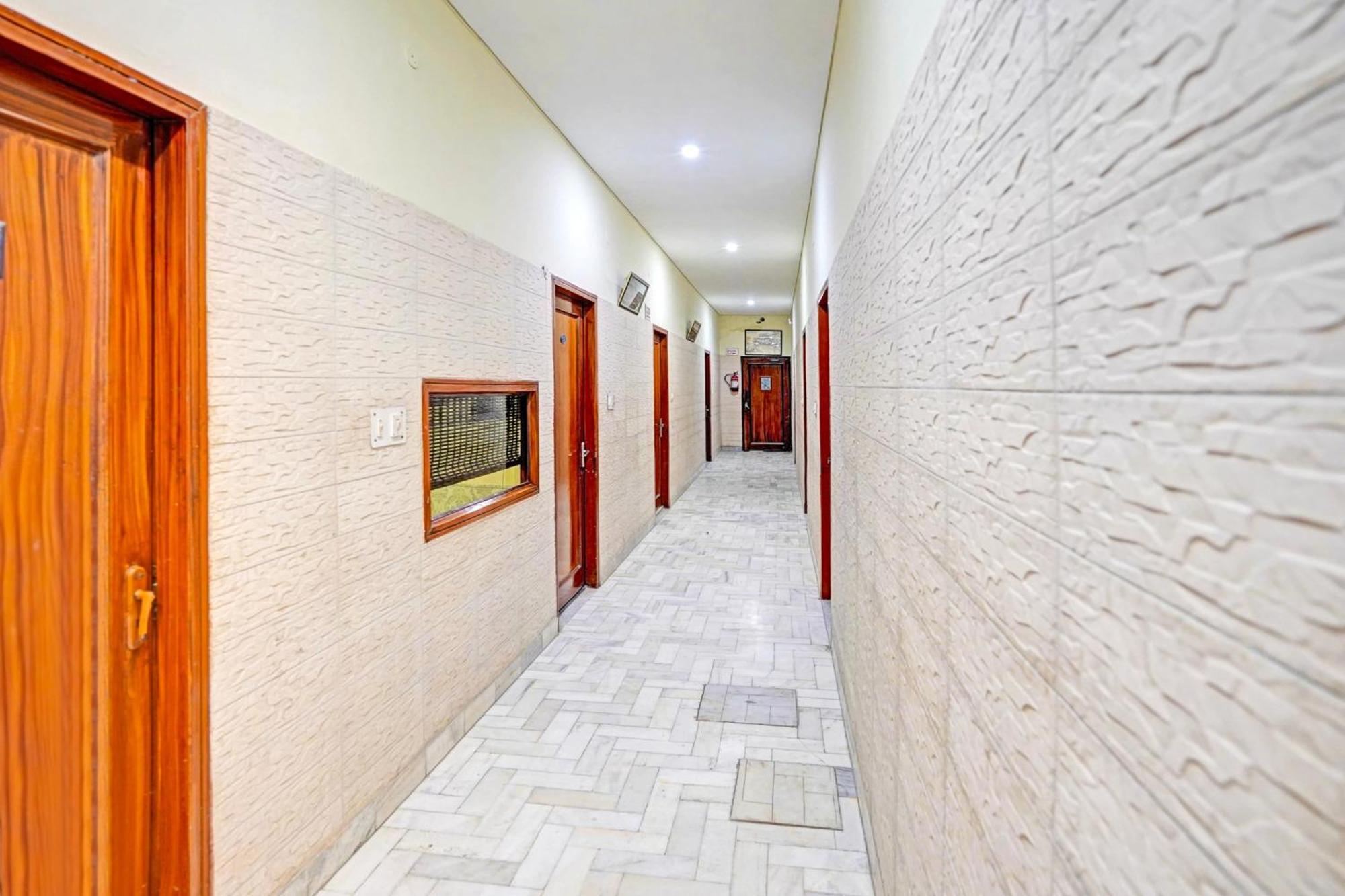 Super Collection O Mathura Near Railway Station المظهر الخارجي الصورة