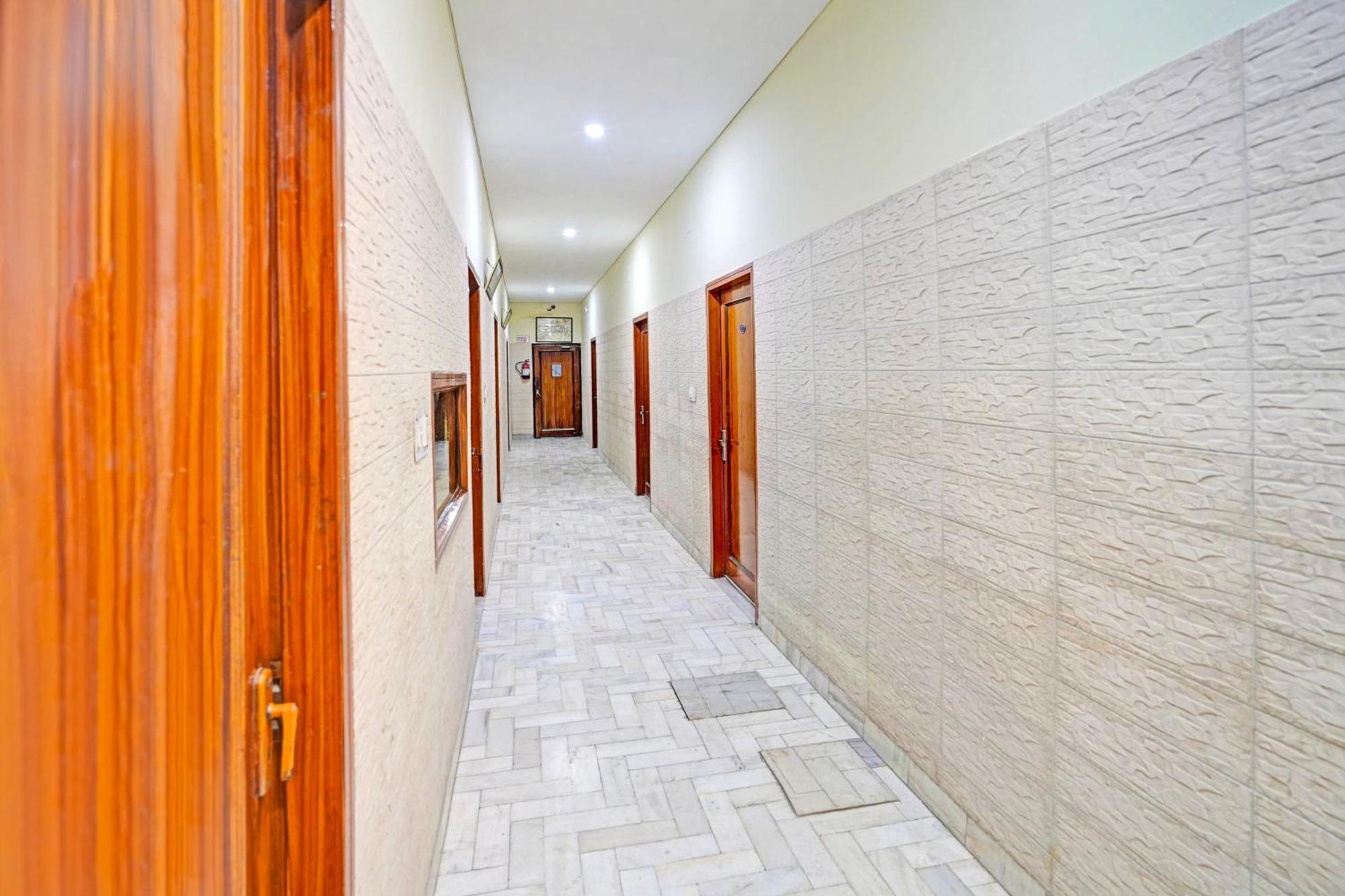 Super Collection O Mathura Near Railway Station المظهر الخارجي الصورة